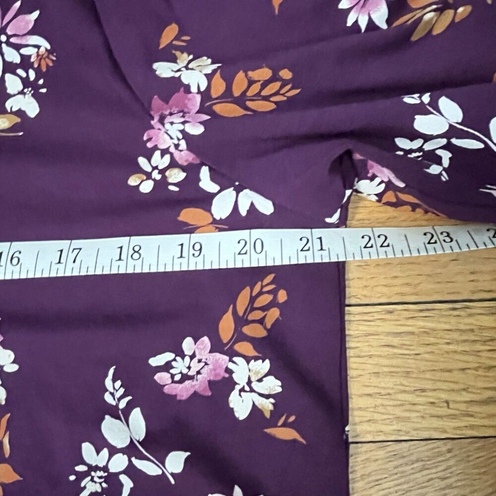 J Jill Wearever Collection Women V-neck Size L Floral Print Purple Top - Picture 6 of 8
